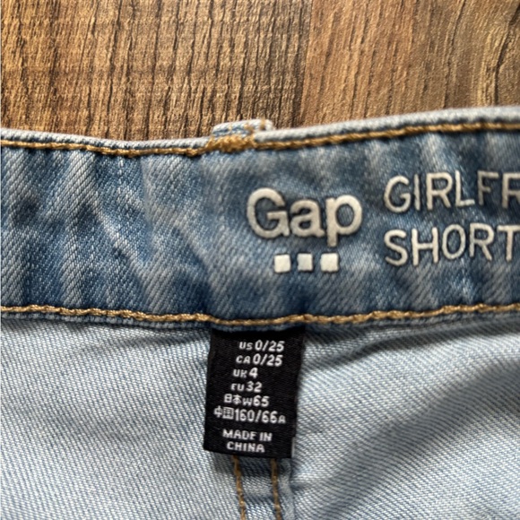GAP Light Wash Jean Shorts - Picture 3 of 5